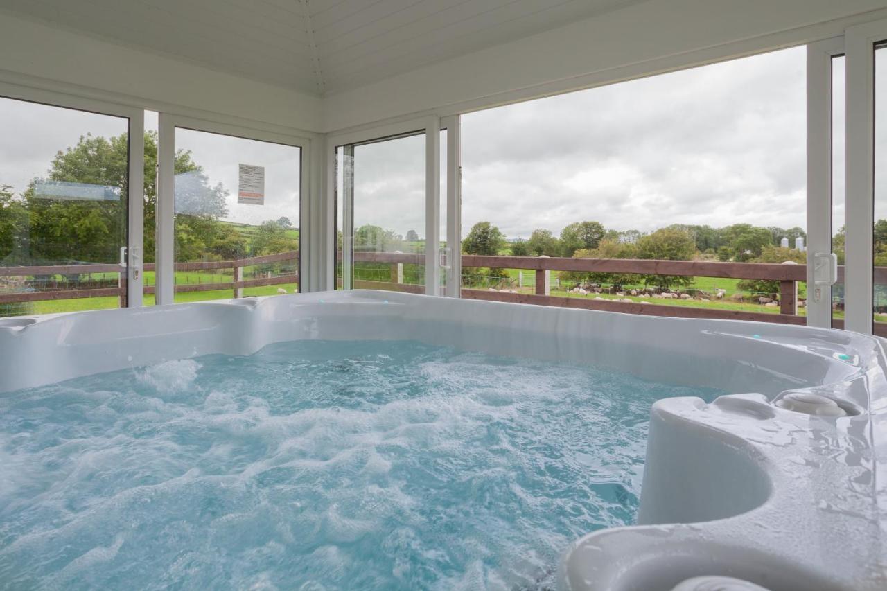 Вілла Beautiful Mountain Views & Private Hot Tub Kilcoo Екстер'єр фото