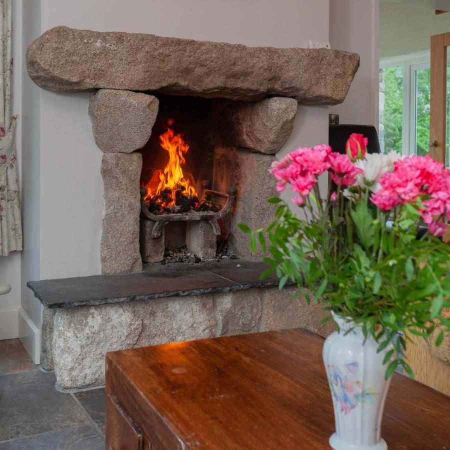 Вілла Beautiful Mountain Views & Private Hot Tub Kilcoo Екстер'єр фото