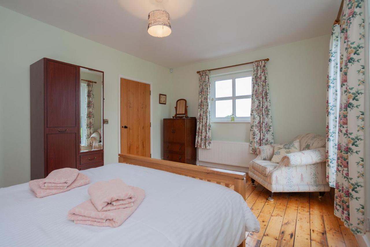 Вілла Beautiful Mountain Views & Private Hot Tub Kilcoo Екстер'єр фото