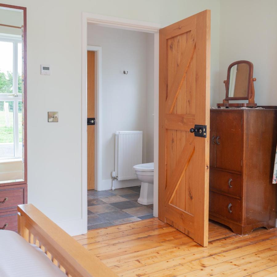 Вілла Beautiful Mountain Views & Private Hot Tub Kilcoo Екстер'єр фото