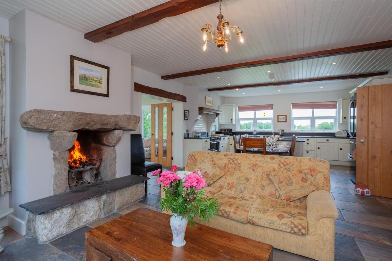 Вілла Beautiful Mountain Views & Private Hot Tub Kilcoo Екстер'єр фото