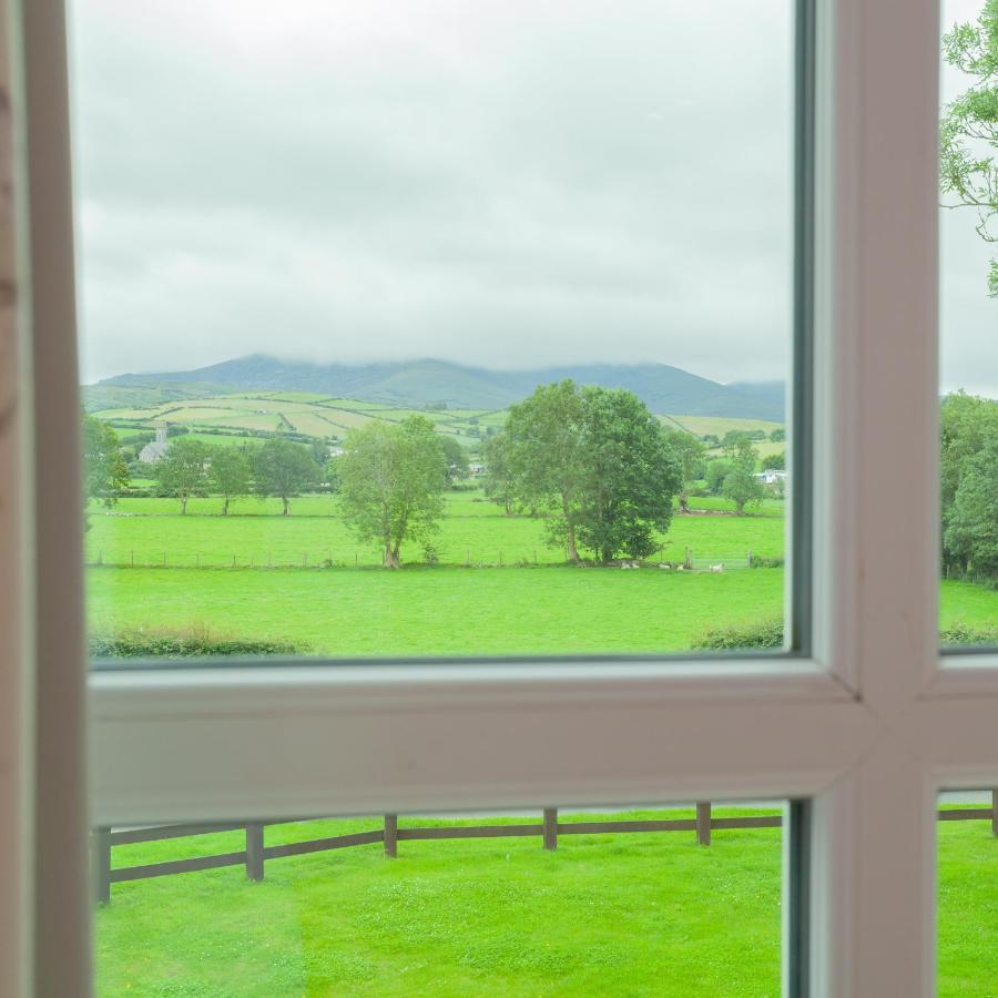 Вілла Beautiful Mountain Views & Private Hot Tub Kilcoo Екстер'єр фото